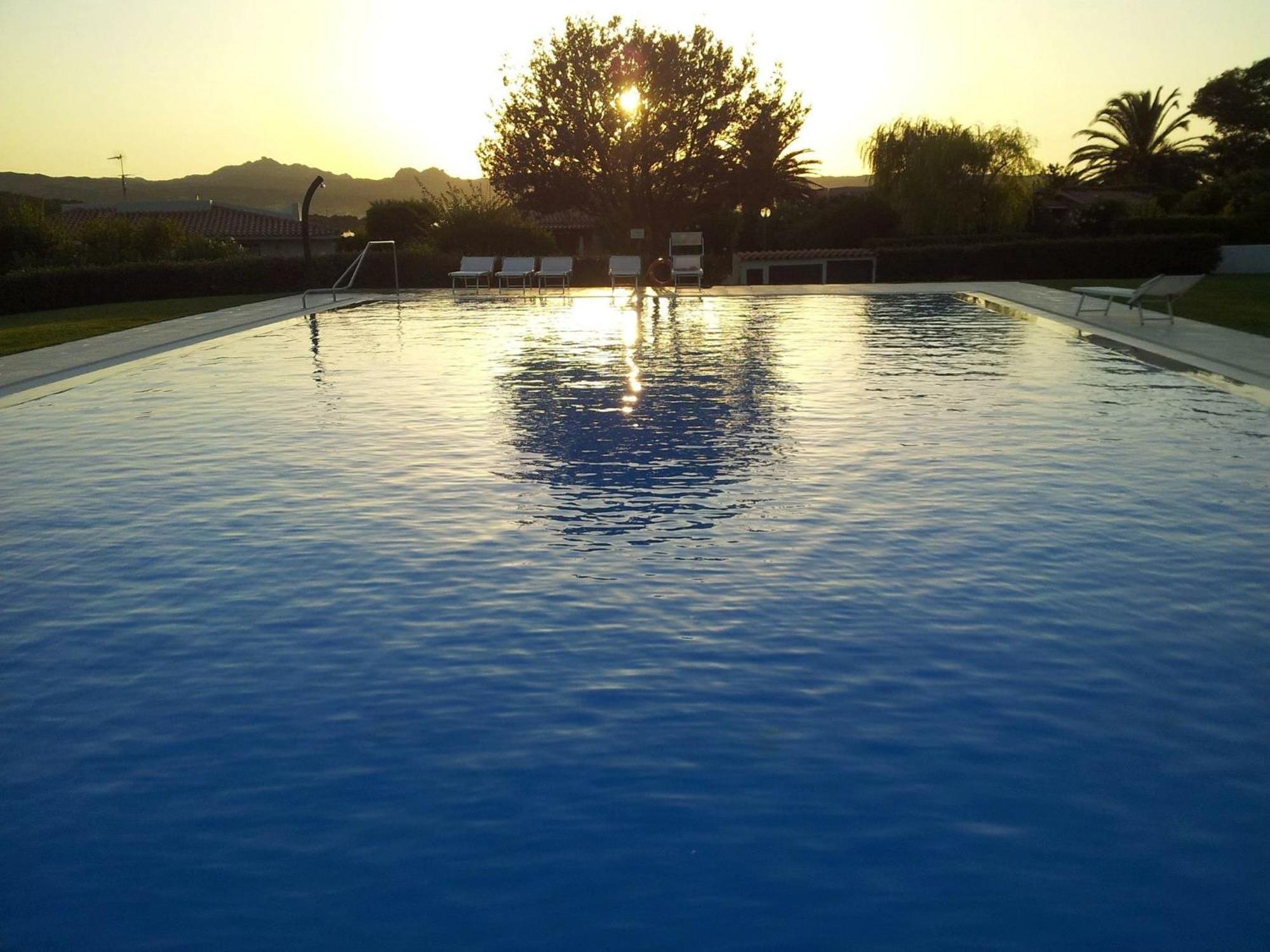 Villa Rosa Baja Sardinia Exterior photo